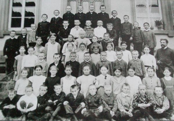 aus dem Jahre 1913 mit Schülern der kath. Volksschule Waldfischbach